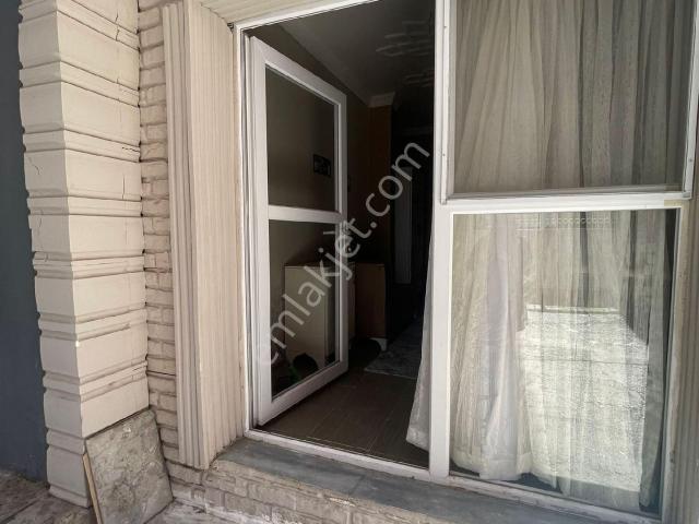 İbo Osman Caddesinde Cadde Üzerinde Eşyalı Kiralık 1+0 Daire