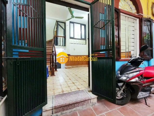 Đội cấn, vạn bảo, ba đình, nhà đẹp ở luôn, gần phố, sân rộng trước nhà
