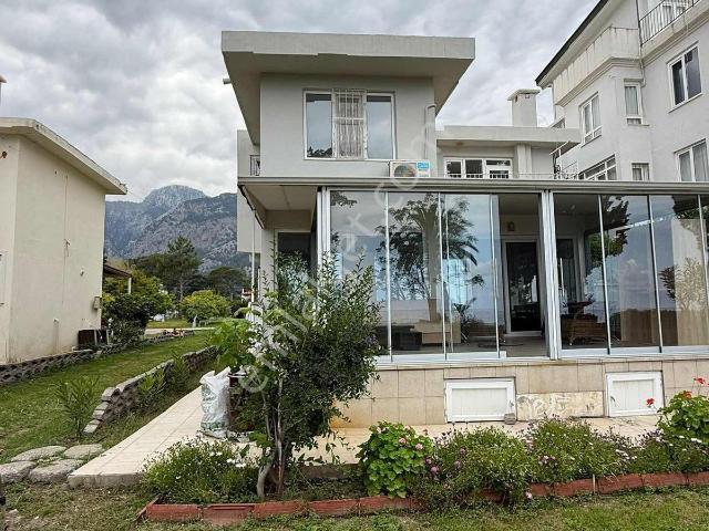 İcon İnvest'ten Beldibi'nde Denize Sıfır Villa !