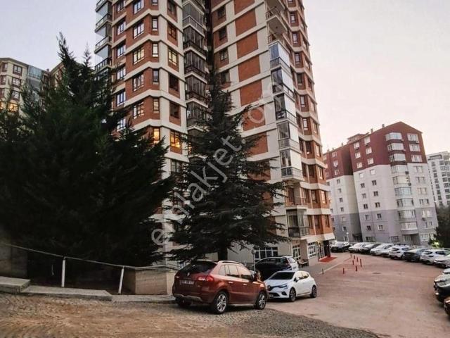 İdareciler Sitesi Ara Katta Manzaralı Yapılı 3+1 Satılık Daire