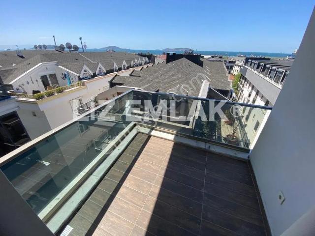 İdealtepe'de Deniz Manzaralı, Balkonlu, Ebeveyn Banyolu 3+1 Satılık Daire