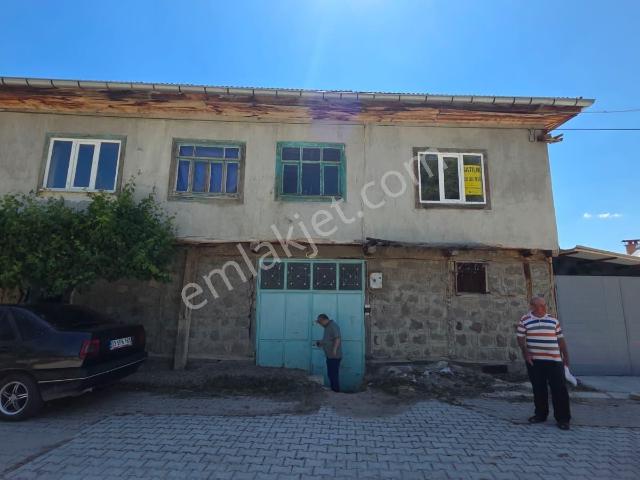 İdeal'den Serban Köyü İçinde Kullanışlı Çiftlik Evi