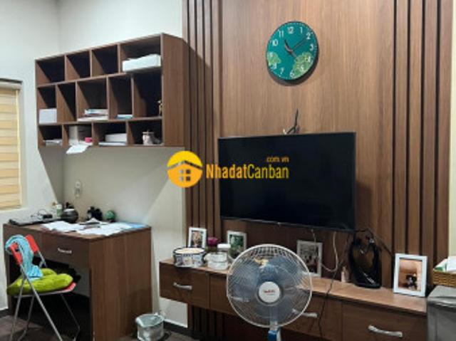 Đối diện đầm sen, giáp tân phú, tân bình. Tiện di chuyển khắp nơi qua các trục đường chính