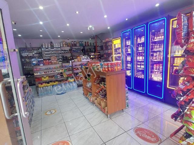 İçerenköy'de Ana Cadde Üzerinde Devren Kiralık Büfe