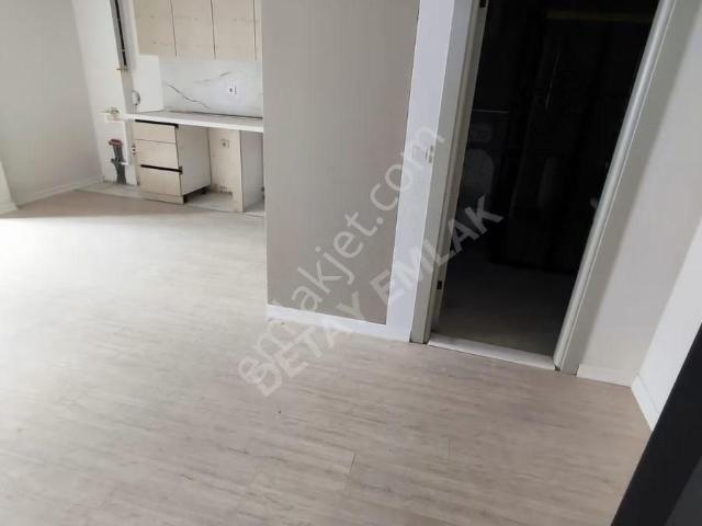 İhsaniye Mah Kurtuluş Cd Çok Yakın Sıfır 1+1 45m2 Yüksek Giriş