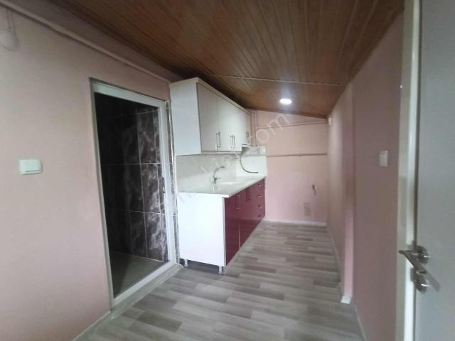 İhsaniye Mahallesinde Ayrı Mutfak Teraslı 1,5+1 Kiralık Daire
