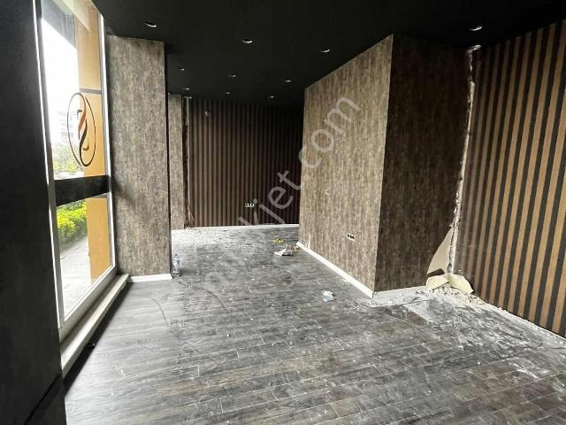 İhsaniye Mahallesinde Fsm'ye Yakın Konumda Kiralık Dükkan