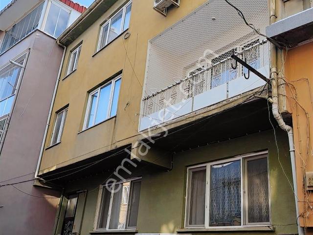 İhsaniye'de Müstakil Tapulu Bahçeli 3 Katlı 3 Daire 1 Depo