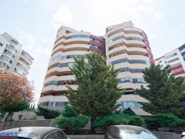 İşçi Blokları Mahallesinde Satılık 4+1 Daire