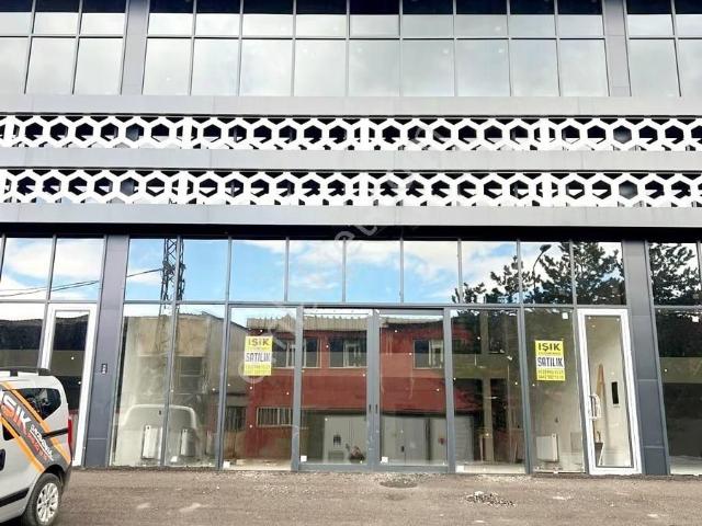 Işık Gm' Den Tortum Yolu Üzeri Satılık 3 Katlı Sıfır İşyeri