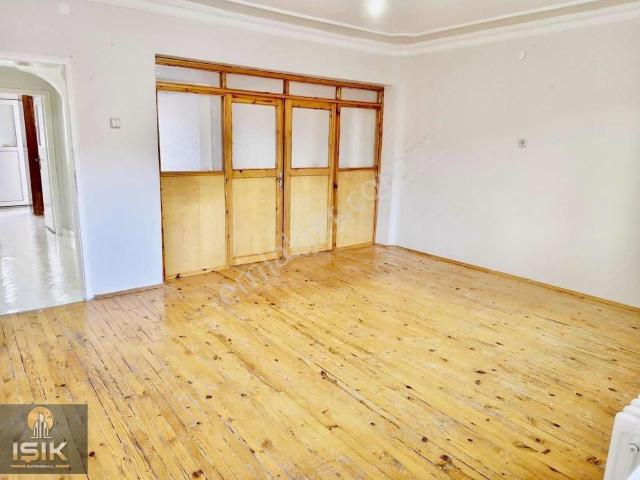 Işık Gayrimenkul'den Abdurrahman Gazide Kiralık 3+1 Daire