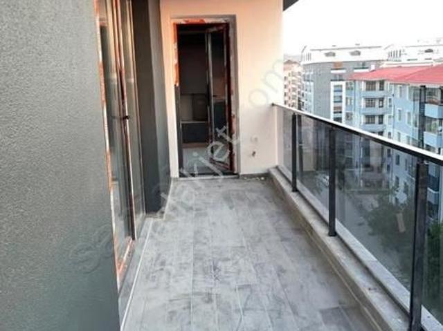 İki Nisan Caddesi'nde Kiralık 3+1 Daire 155m²