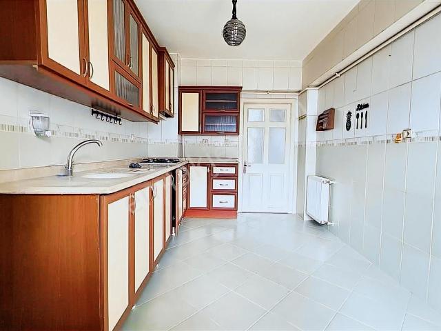 İki Büyük Balkonlu Ara Katta Bağımsız Ön Cephede 3+1 Kiralık