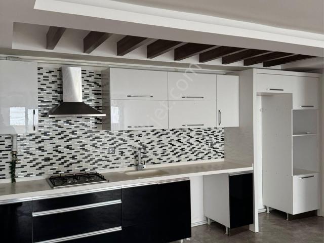 İkiçeşmelik’te Havuzlu Sitede Asansörlü, Geniş Kullanımlı 2+1 Satılık Daire