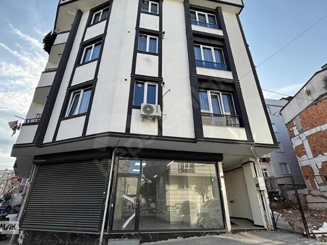 İKİTELLİDE İŞLEK KONUMDA 145 m SATILIK DEPOLU DÜKKAN FIRSATI