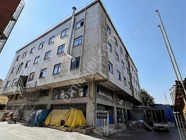 İkitelli Ana Caddeye İkinci Bina Zemin Kat Boş 800m2 Asansörlü