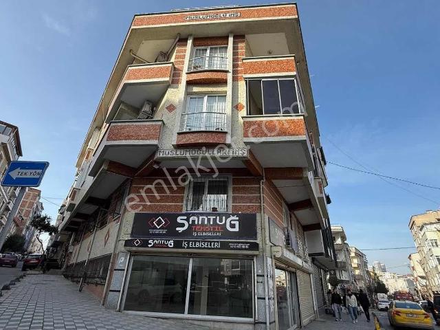 İkitelli´de İşlek Konumda 270 M² Satılık Dükkan Fırsatı