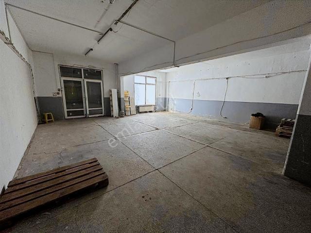 İkitelli Osb De Düz Giriş 110 M2 Dükkan Depo İmalata Uygun