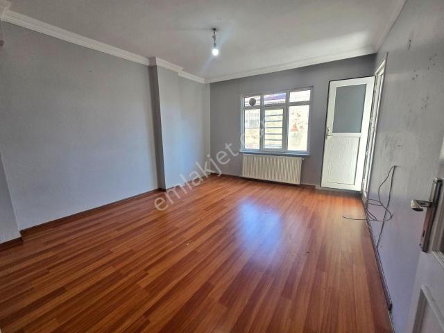 İkitelli M.akif'de Kiralık 2+1 85m² Doğalgaz Kombili 3.kat Daire