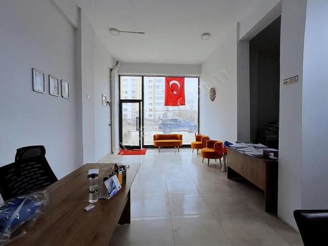 İkizler Gayrimenkul'den Fahrikayahanda Satılık 170 M2 Dükkan.