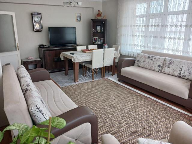 Işıklar Mahallesinde Çarşıya Yakın Satılık 2+1 Daire