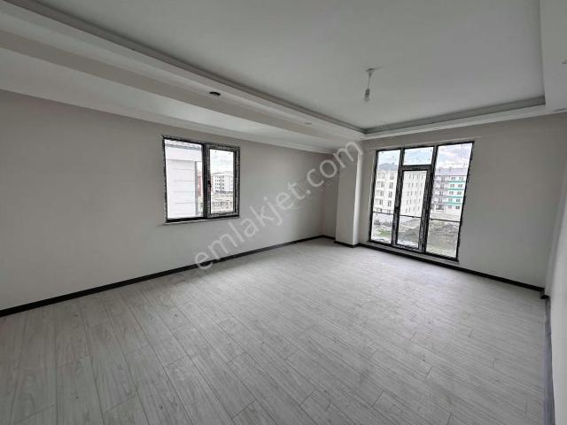İks Emlaktan Kiralık 2+1 Daire Emniyet Karşısı