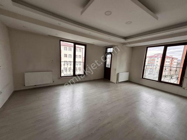 İks Emlaktan Üniversite Karşısında Kiralık Daire 3+1