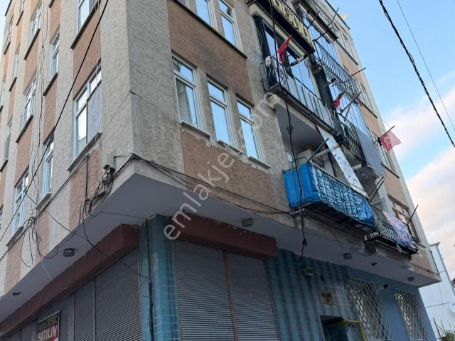 İlyaskoy Mahallesinde İci Temiz Satılık Daire