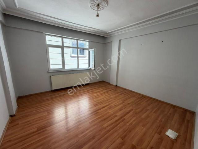 İlyasköy Türk iş İlkokulu Arkasında Kiralık 2+1 Daire