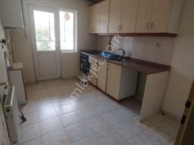 Işıl Emlaktan Bozkurt Mahallesinde eski Tokiler Kiralık 3+1