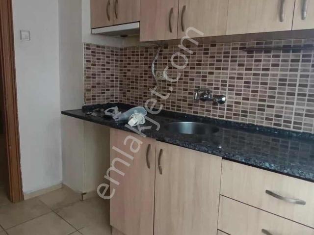 İlahiyet Fakültesi Göztepe Metro Yakını 3+1 130 M2 Arakat Daire