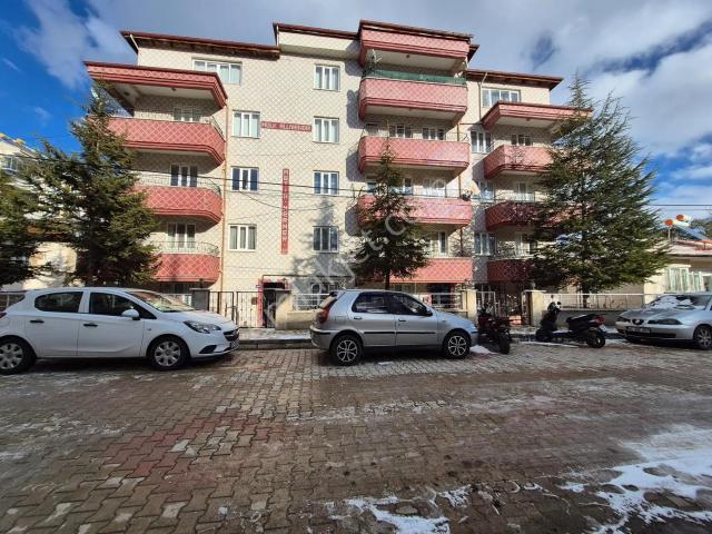 İlbey / Şuhut Merkez pazar Mahallesinde Satılık 3+1 Daire