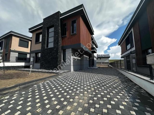 İldem'de Ultra Lüks 6.5+1 Satılık Villa