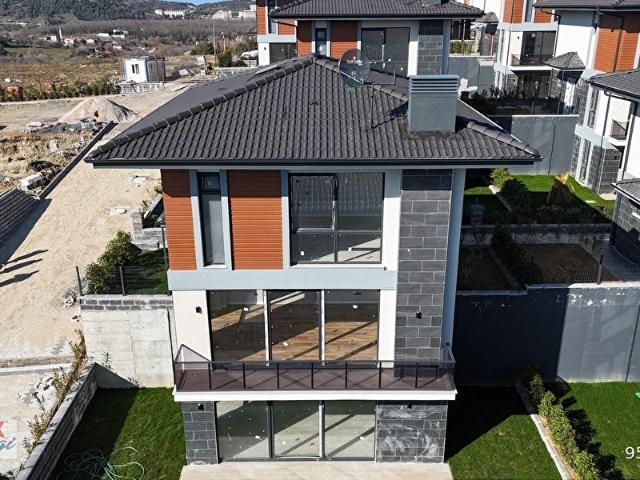 ŞİLE MEŞRUTİYET SİTE İÇİ SIFIR 5+1 TRİPLEX VİLLA