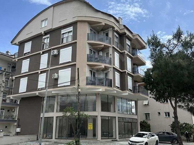 İşlek Cadde Üzeri 3 Katlı 450 M2 Satılık Ticari Mülk