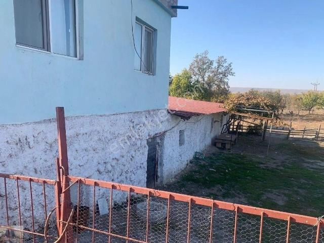 İşletme Ruhsatlı Ahır imarlı Arsası Doğalgazlı Evi Satılık