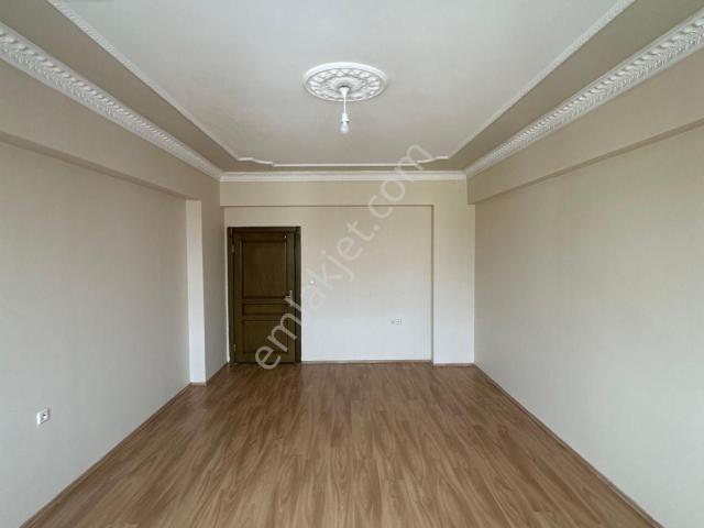 İlhami Çakırtaş Emlak A.ş'den Site İçi 3+1 Satılık Daire