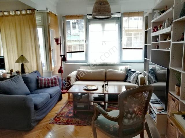 Şişli Merkezde Modern Full Mobilyalı Balkonlu 3+1 Kiralık Daire