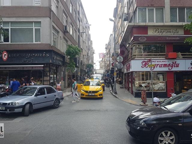 Şişli Merkez'de Caddeye 20 Metre Mesafede 1+1 5. Kat Kiralık Ofis