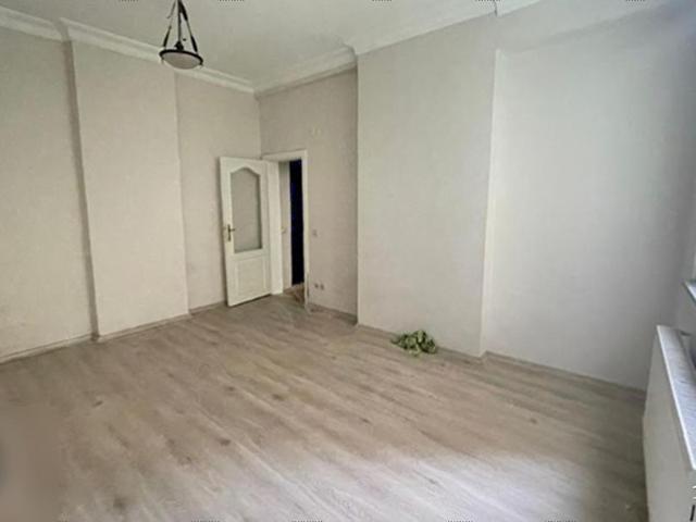 ŞİŞLİ MERKEZDE SATILIK 2+1 BAHÇE KATI 75 M2