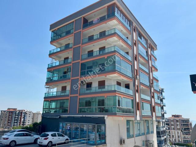 Çiğli Atatürk Mahallesi'nde Deniz Ve Dağ Manzaralı 3+1 Daire