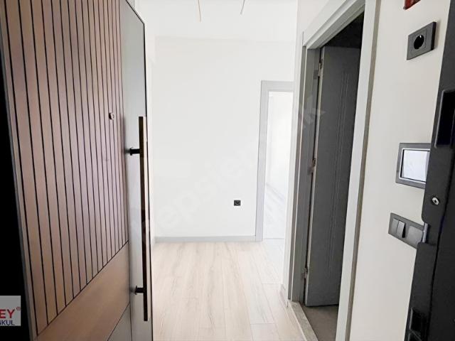Çiğli Anadolu Caddesi Yanı Havuzlu 2+1 Kiralık Daire