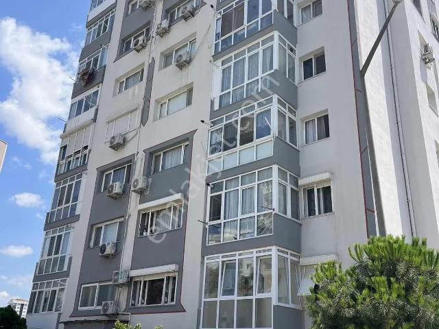 Çiğli Evka 5 'te Tadilatlı Kapalı Mutfak Doğalgazlı 2+1 Daire