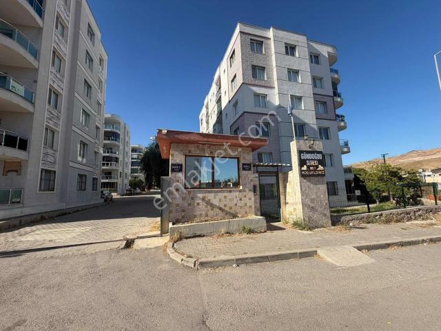 Çiğli İnönü Mahallesinde Site İçerisinde Satılık 3+1 Daire