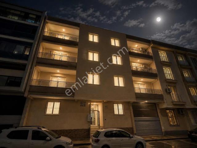 Çiğlide Büyük 3+1 Ebeveyn B.deniz Manzaralı Satılık Daire