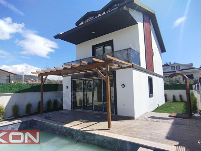 İLKON'DAN ÇİFTLİK'TE HAVUZLU VE JAKUZİLİ 4+1 TRİPLEKS VİLLA