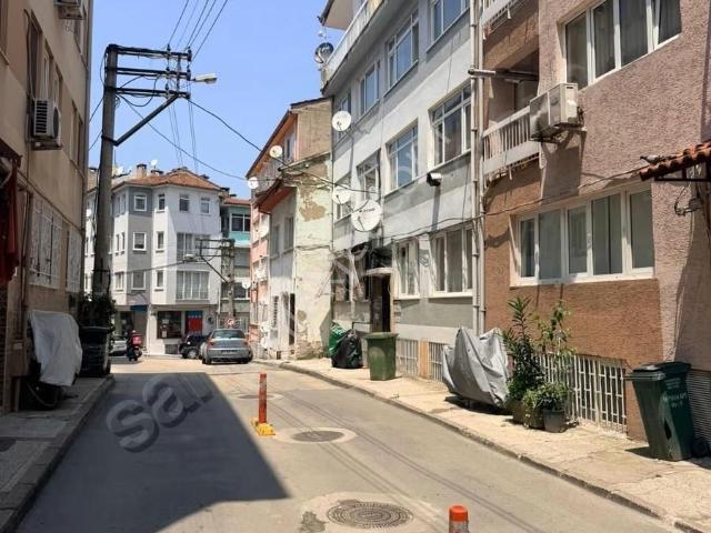 İpekçilik Caddesinde Satılık 3+1 Yarı Zemin Kat Bahçeli Satılık