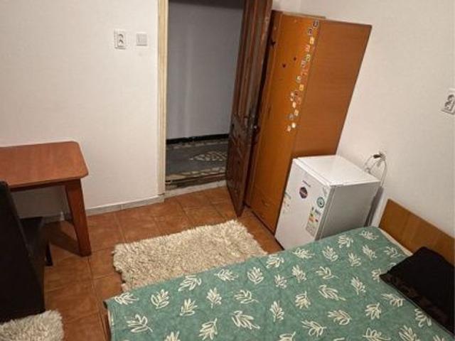 I rent 1 private room with bathroom, shared kitchen, Independent UMF