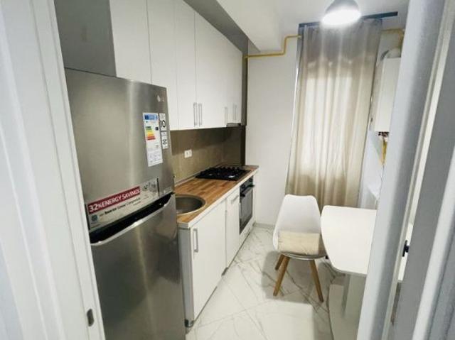 I rent an apartment with 2 rooms in new block + parking, Hlincea
