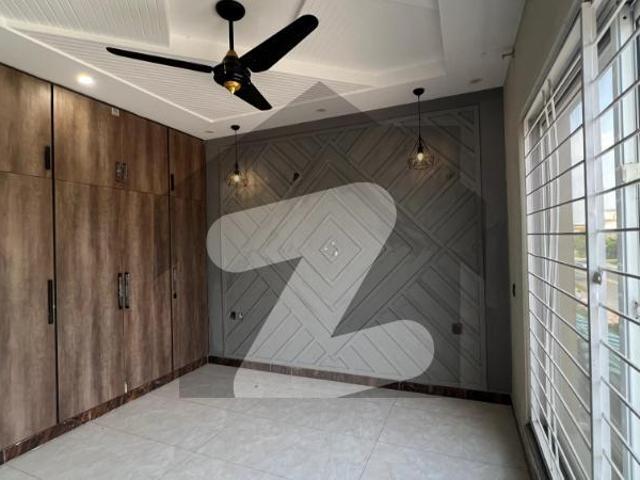 I rent out a 10 marla house in bahria orchard lahore phase 1. Central block gas installed bahria orchard phase 1